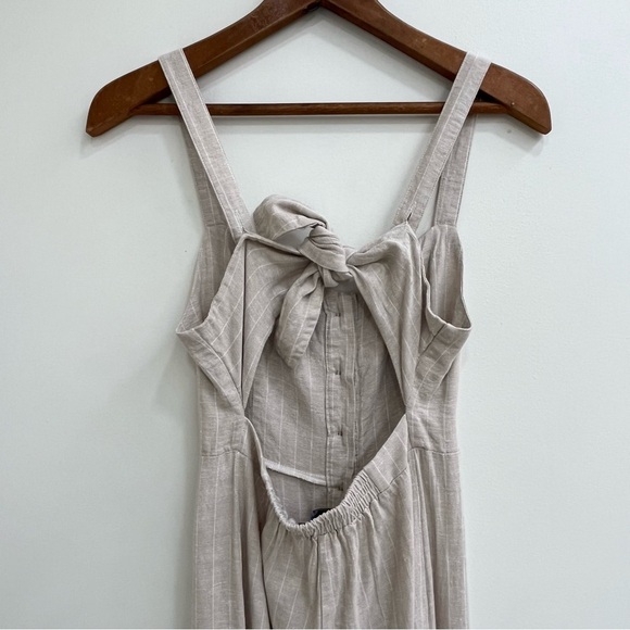 Romeo + Juliet tan linen rayon striped jumpsuit open back tie size small - Picture 5 of 12